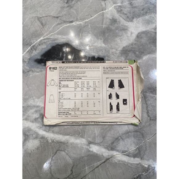 Simplicity Cut Misses Jiffy Knit Pullover Top and Skirt Sizes 10 to 12 No 8162 - Picture 4 of 10